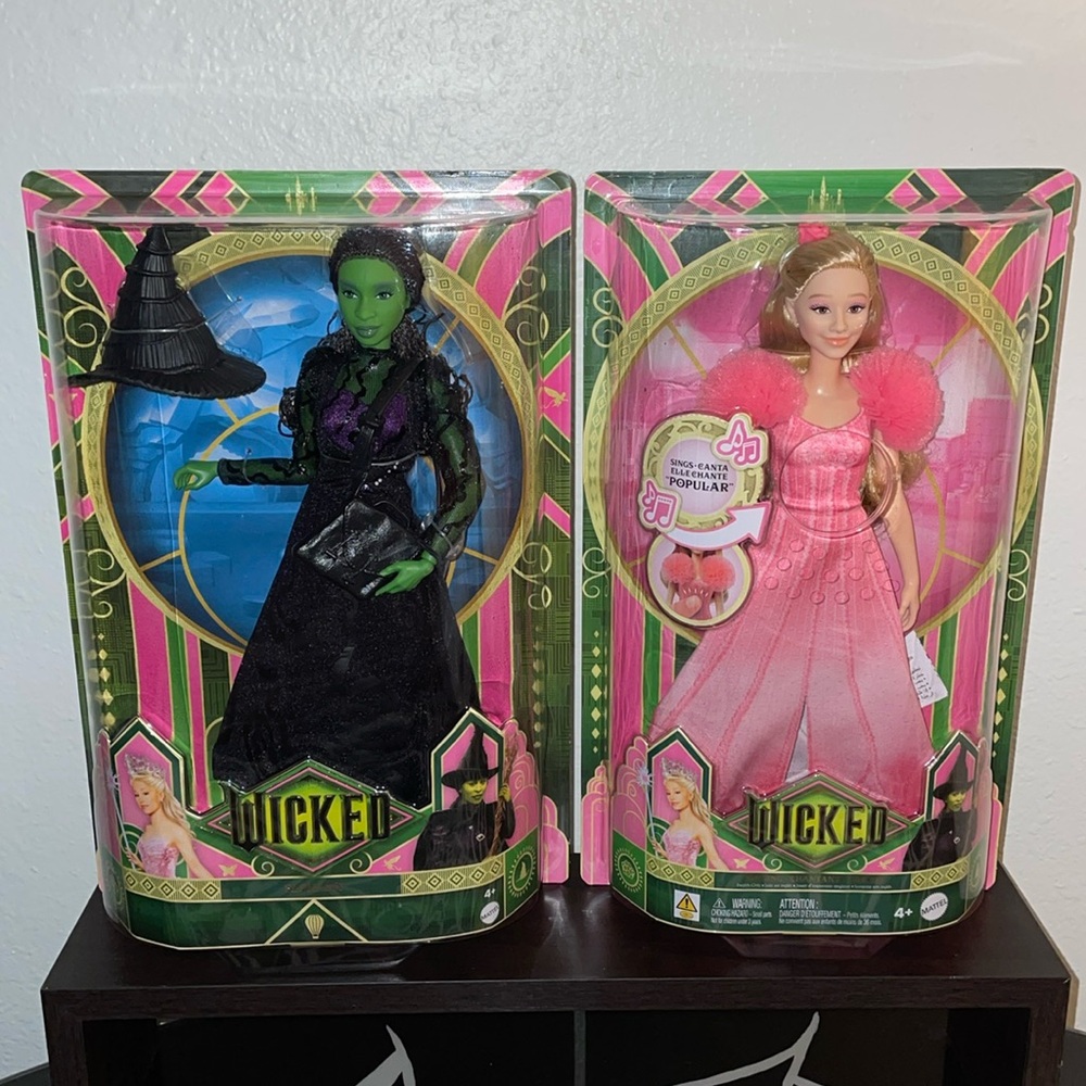WICKED Mattel Elphaba and Singing Glinda dolls set (2 pack) MISPRINT